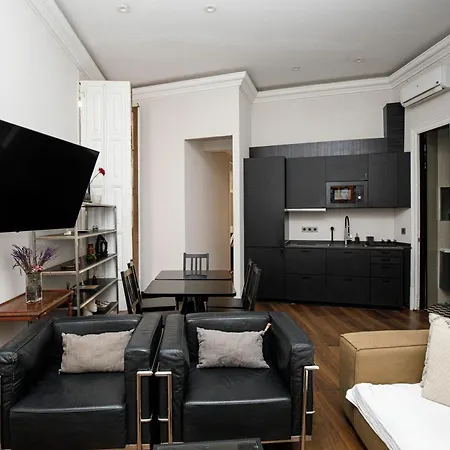 Apartment Classic Styled *